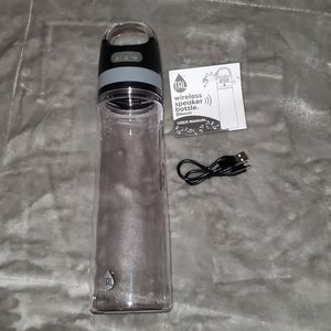 Wster bottle with speaker